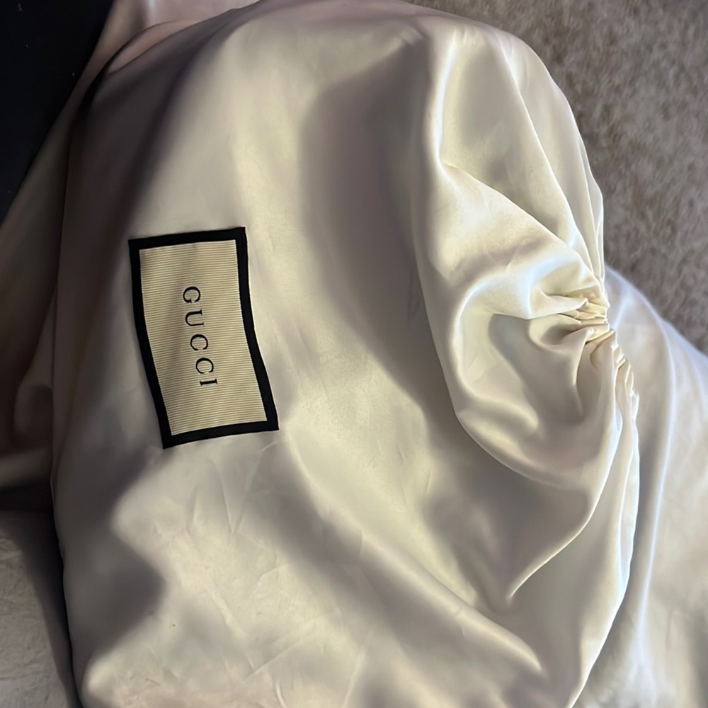 Selling my Gucci bag, only use a handful of time. I’m very good condition.